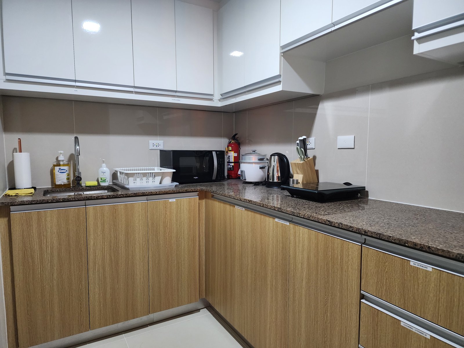 Spacious 2BR 65sqm+Balcony | MRT | WiFi+Washer