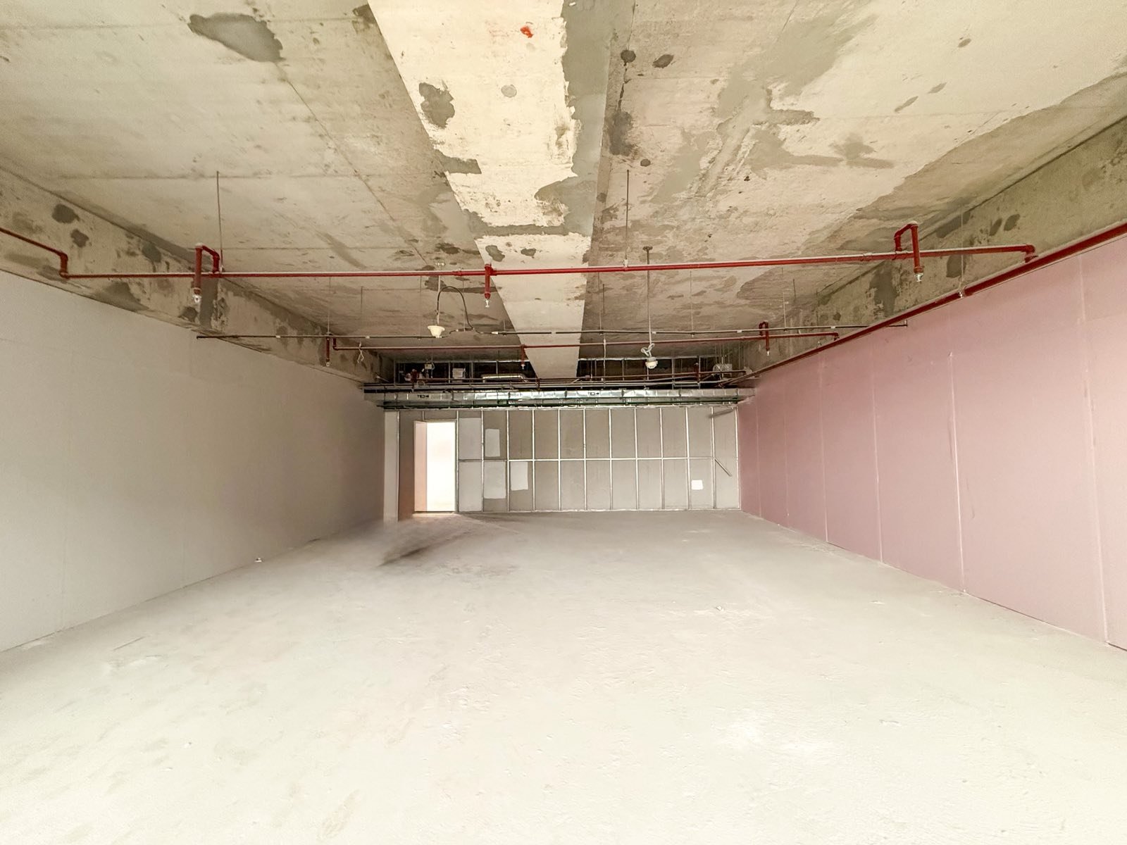 Bare Office Unit in Park Triangle Corporate Plaza. Property ID: FM048