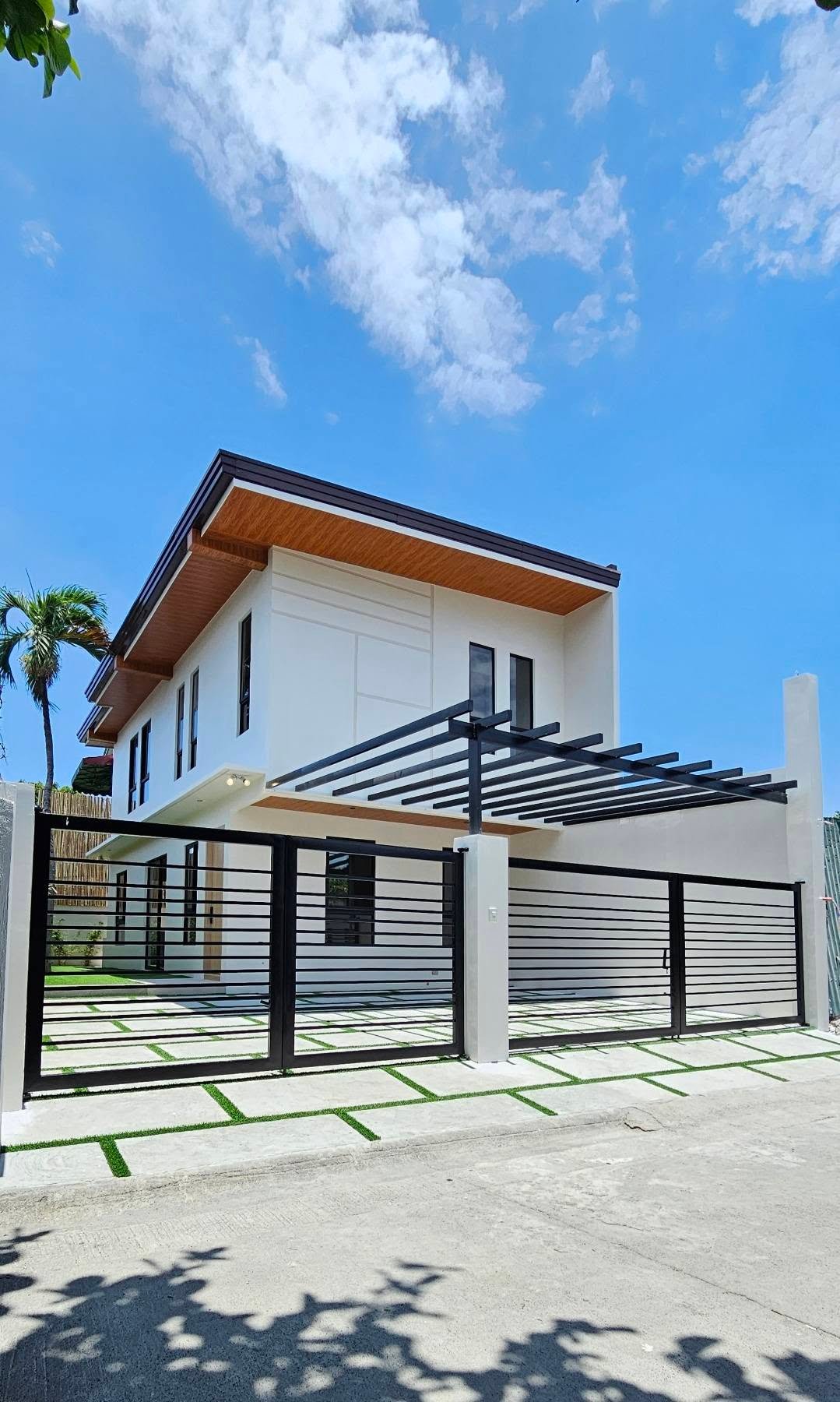 BrandNew 3 Bedroom Sigle Detached House in BF Homes Las Pinas for Sale Property ID: RT011