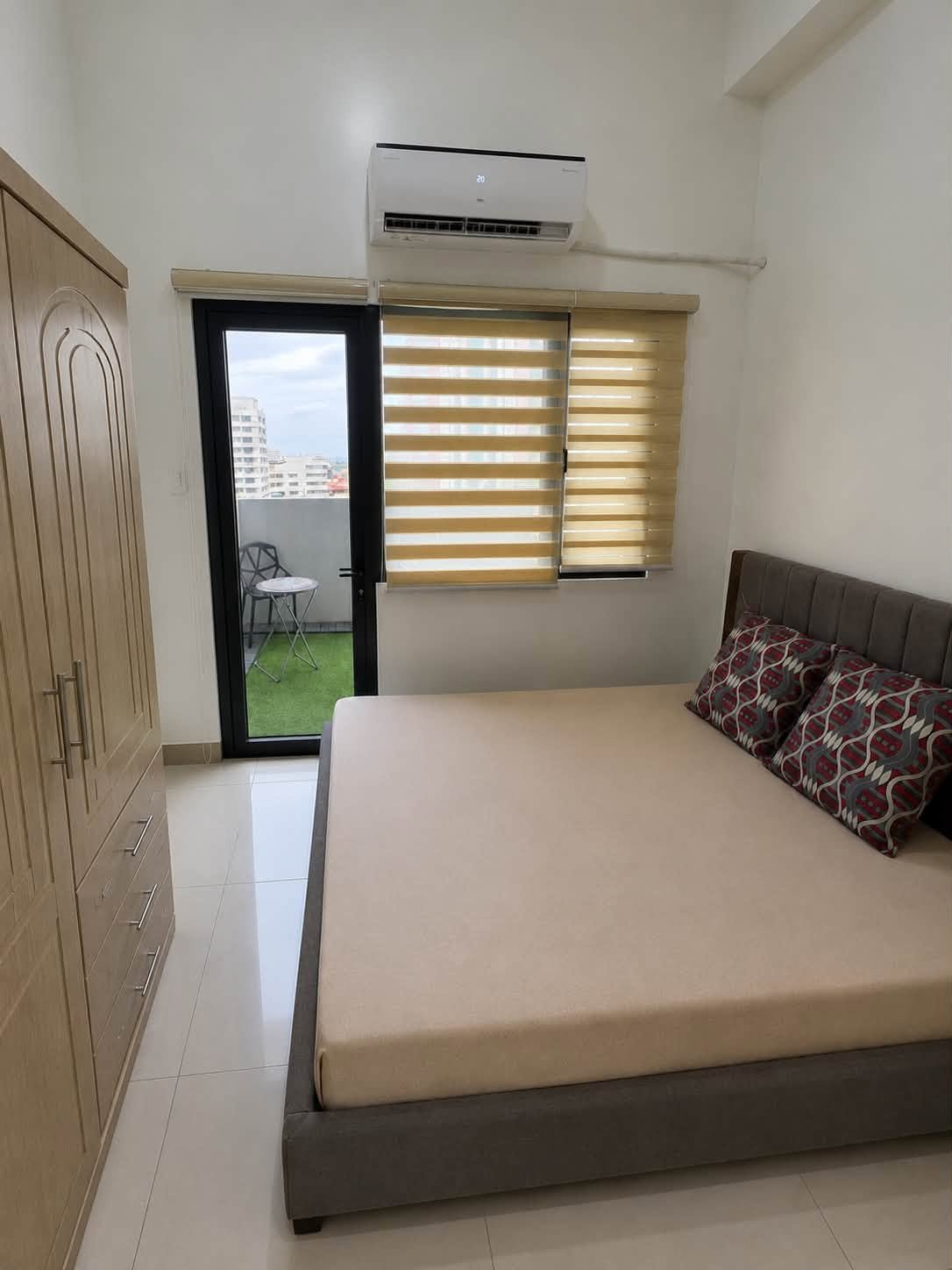 FOR RENT | 1BR with Big Balcony & Parking | Lush Residences, Makati