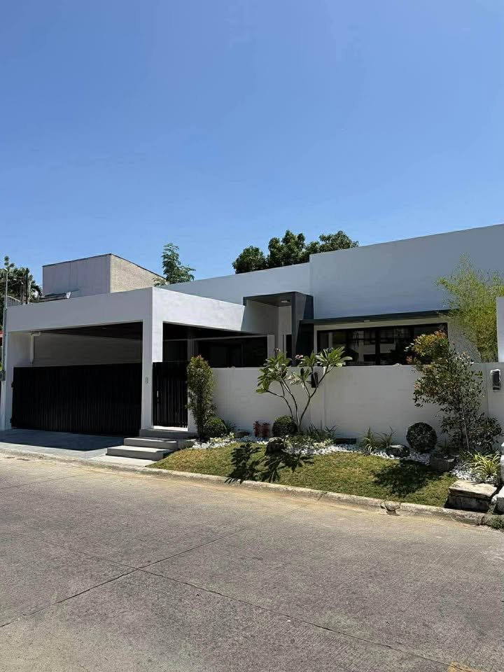 4 Bedroom House for Sale in Northwest BF Homes Paranaque. Property ID: FM019