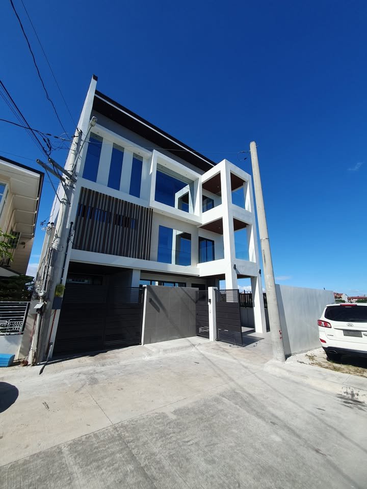 3- Storey Modern House & Lot in Princeton Heights Molino Bacoor, Cavite City