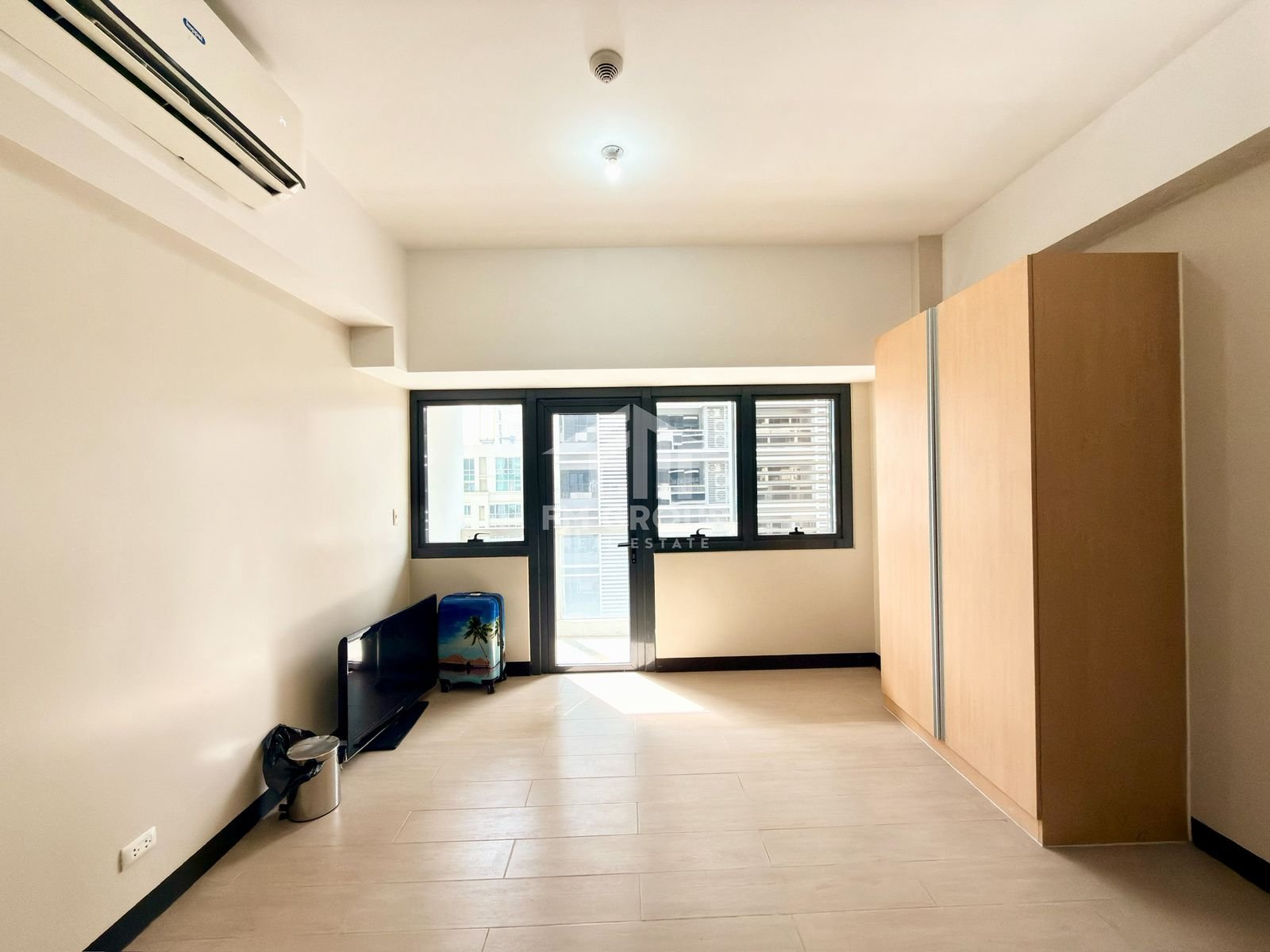 Studio for Sale in Salcedo Skysuites Salcedo Makati. Property ID: FM018