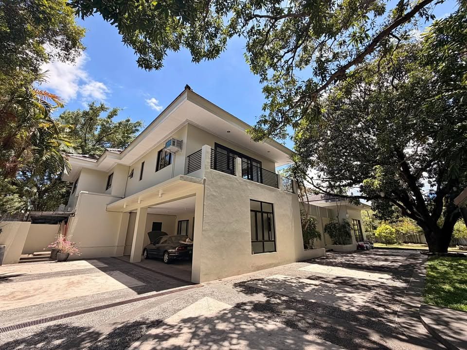 6 Bedroom in South Forbes Park Makati House for Rent with Swimming Pool Property ID: RT016