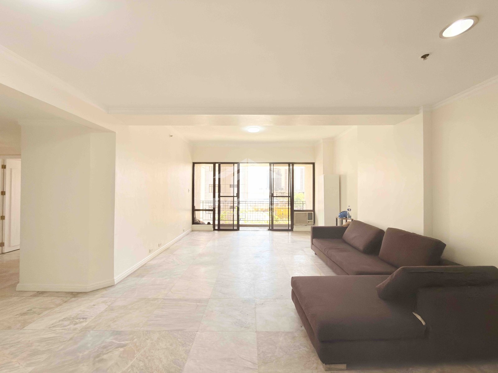 3 Bedroom in Skyland Plaza Makati City Condo for Rent Property ID: RT017