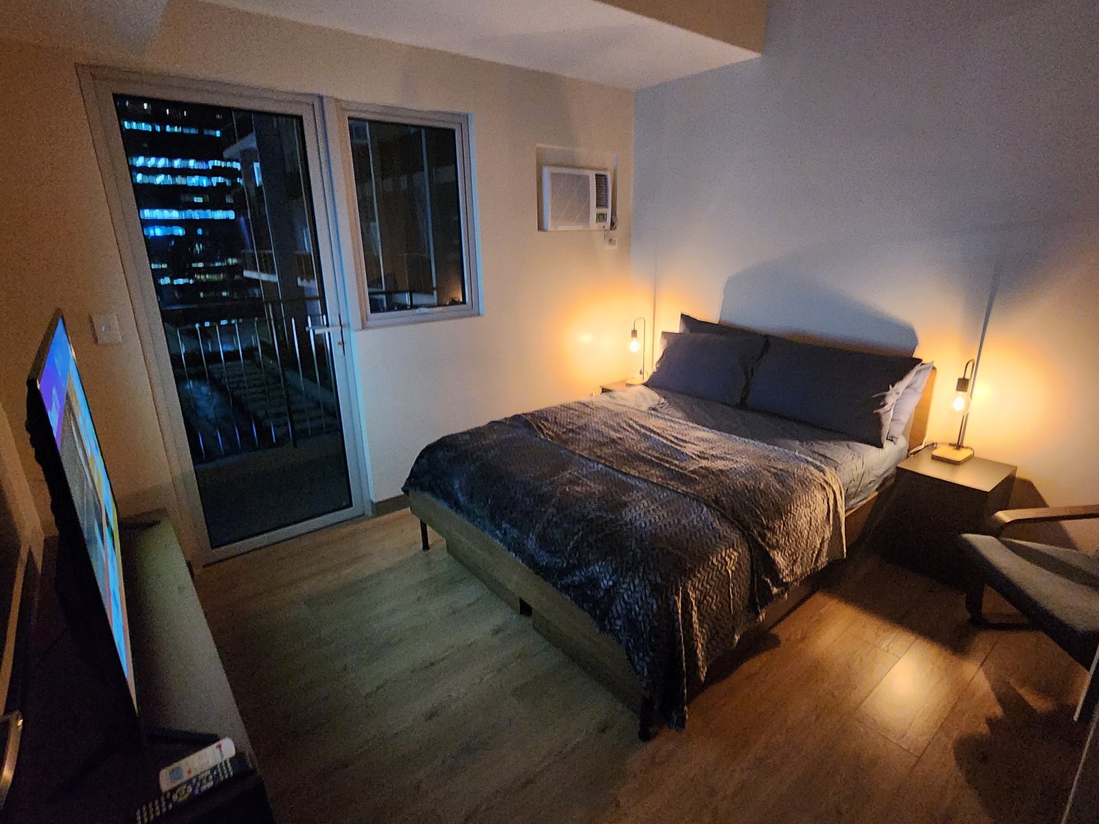 Private 1BR Makati Condo | Balcony, WiFi