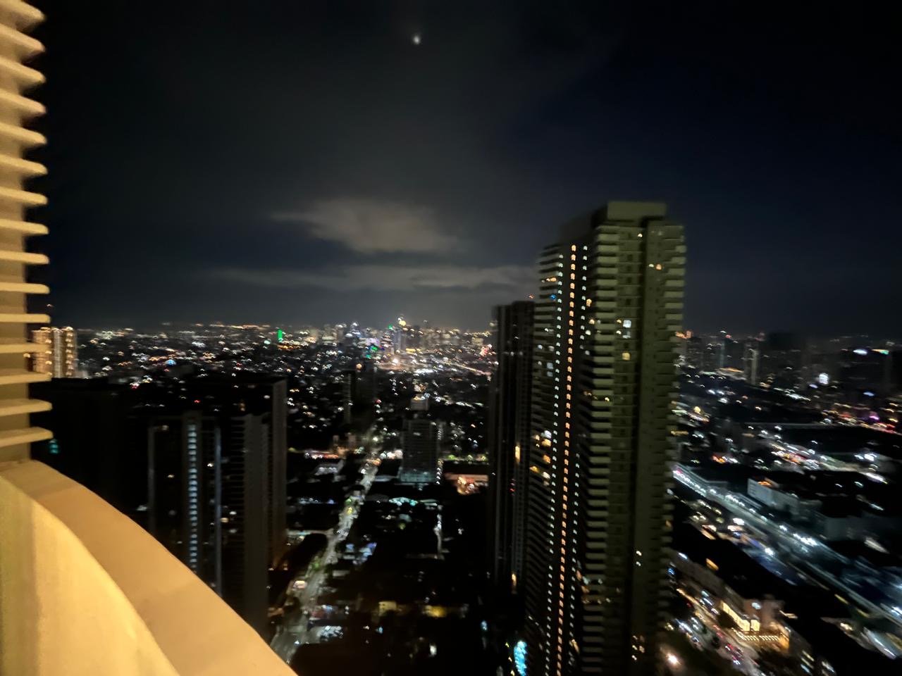 Cosy Modern Apartment with Luxury Amenities in Pasig