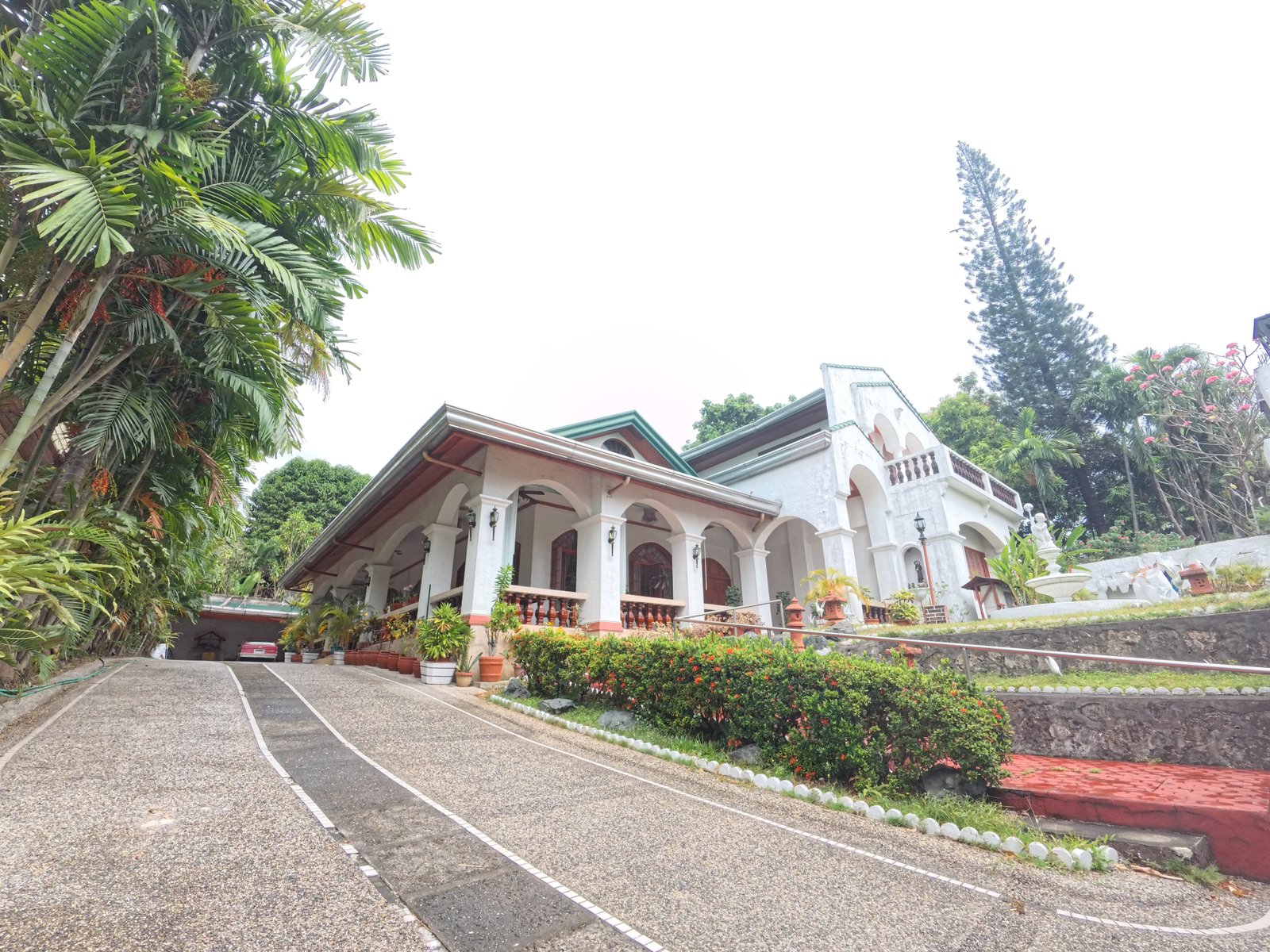 8 Paraguay, Loyola Grand Villas