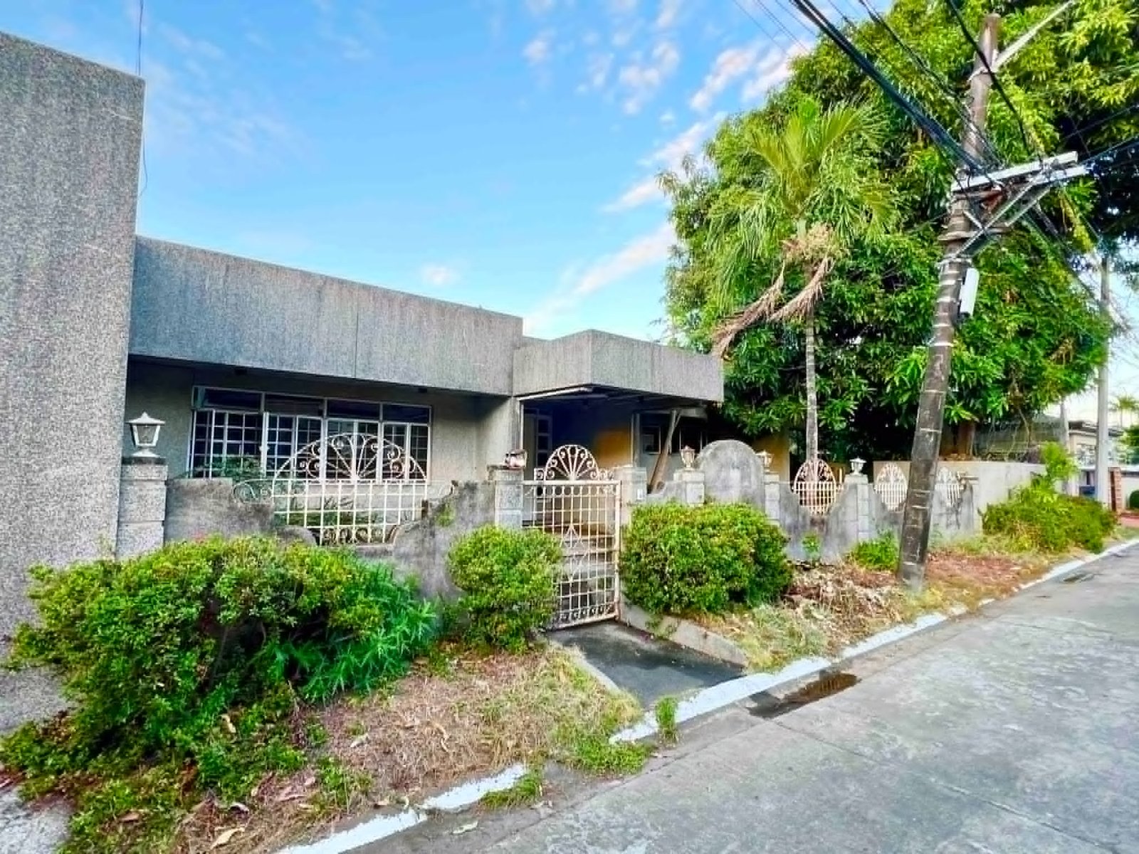 4 Bedroom in BF Homes Paranaque (BF THAI) House with Pool for Sale Property ID: RT009