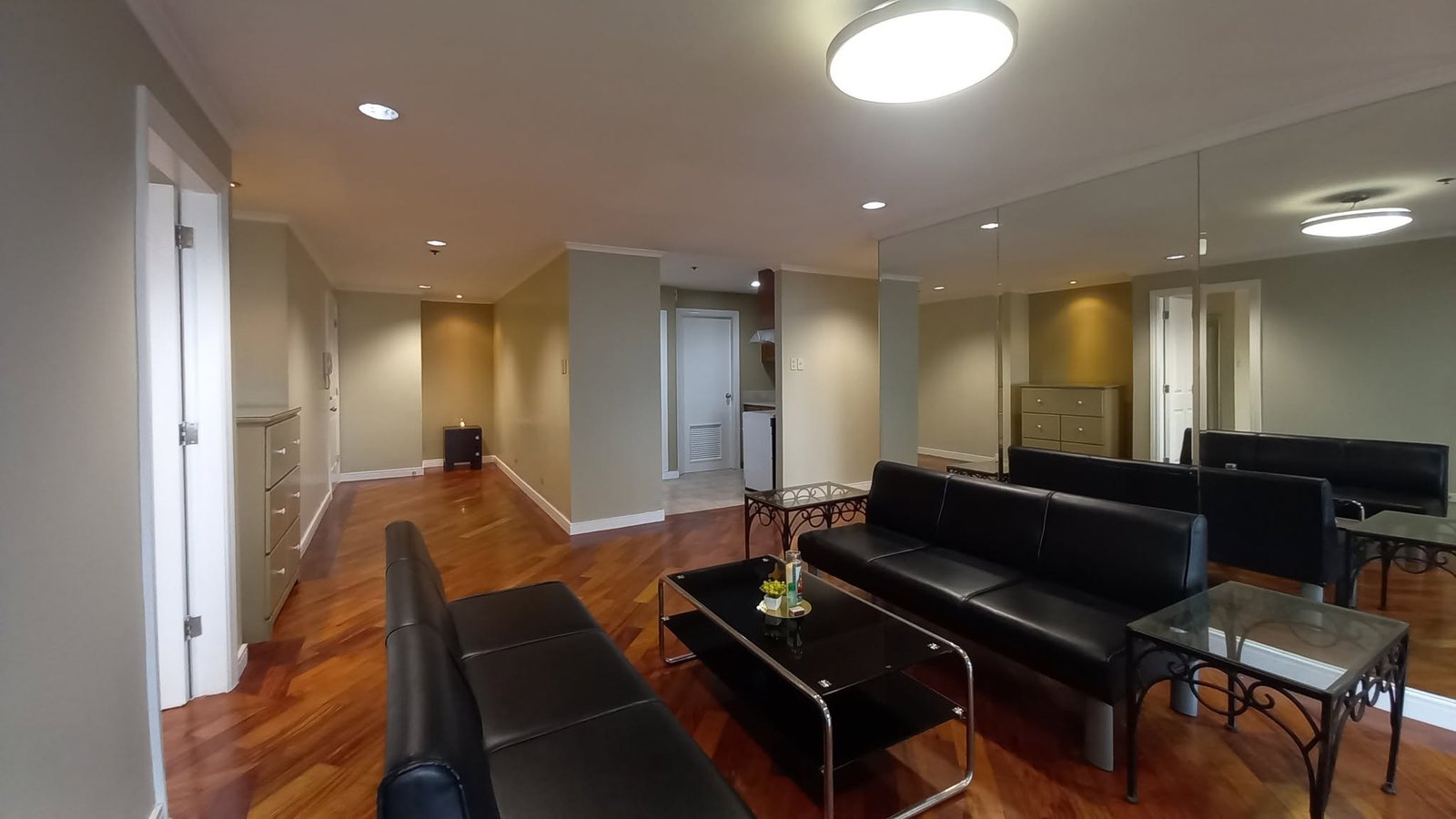 3 Bedroom in West of Ayala Makati Condo for Sale Property ID: RT022