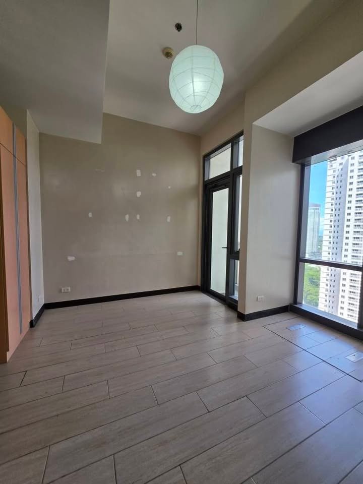 Studio in Greenbelt Hamilton Tower 1 Legaspi Village Makati City Condo for Rent