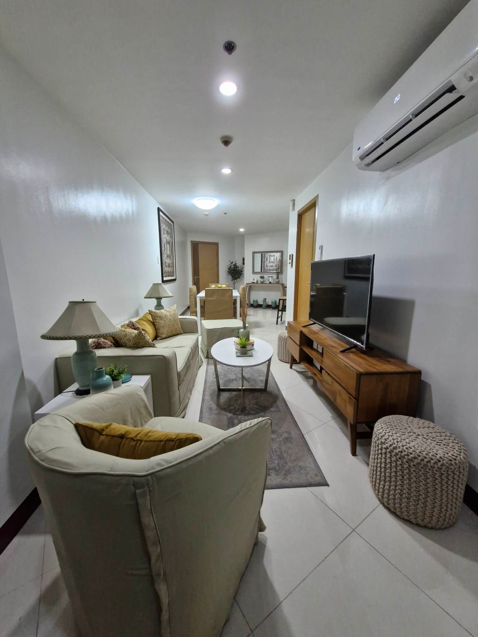 1BR Unit in One Central Makati