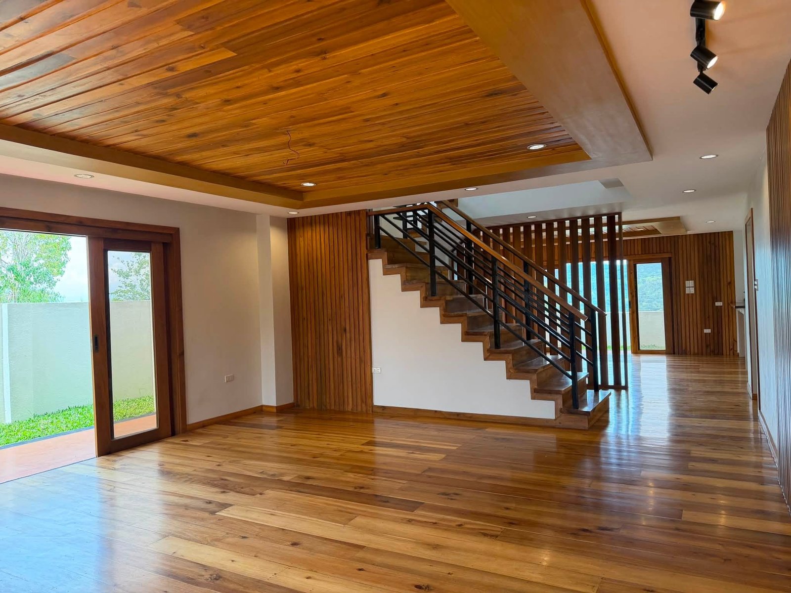 🏡 FOR SALE: Premium House & Lot on The Ridge with Sweeping Mountain Views 🌄